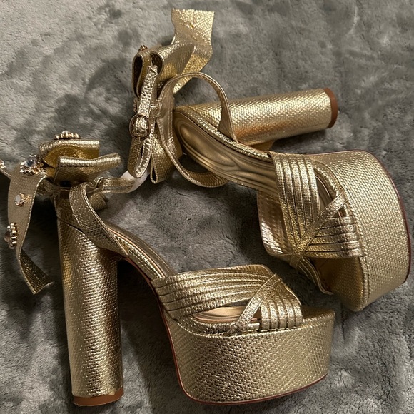 NEW Azalea Wang Crawley Platform Sandal - Picture 7 of 15